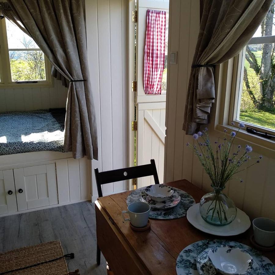 The English Shepherds Hut @ Les Aulnaies Echauffour Eksteriør bilde